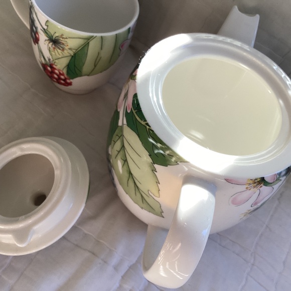 VINTAGE PORTMEIRION (DISCONTINUED PATTERN) EDEN FRUITS PORCELAIN TEAPOT AND MUG - Picture 7 of 11